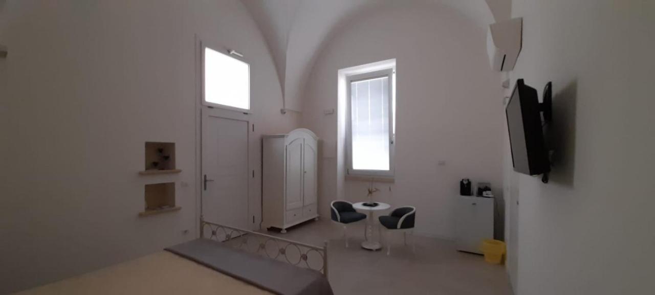Casa Vacanze Laura S/C Lecce Exterior photo